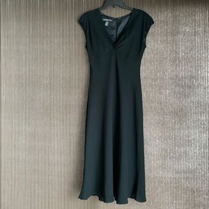 Jones Wear Dress beautiful V-neck great style.